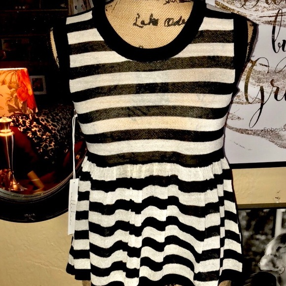 Semi- Sheer Pleated & Striped Flowy Top - Picture 4 of 4